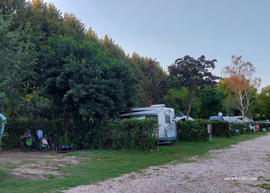 hu Venezia camping in town — foto 2