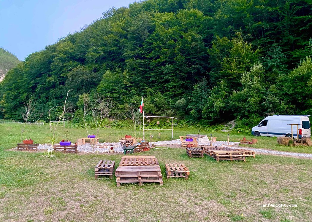 Teshel Hut — foto