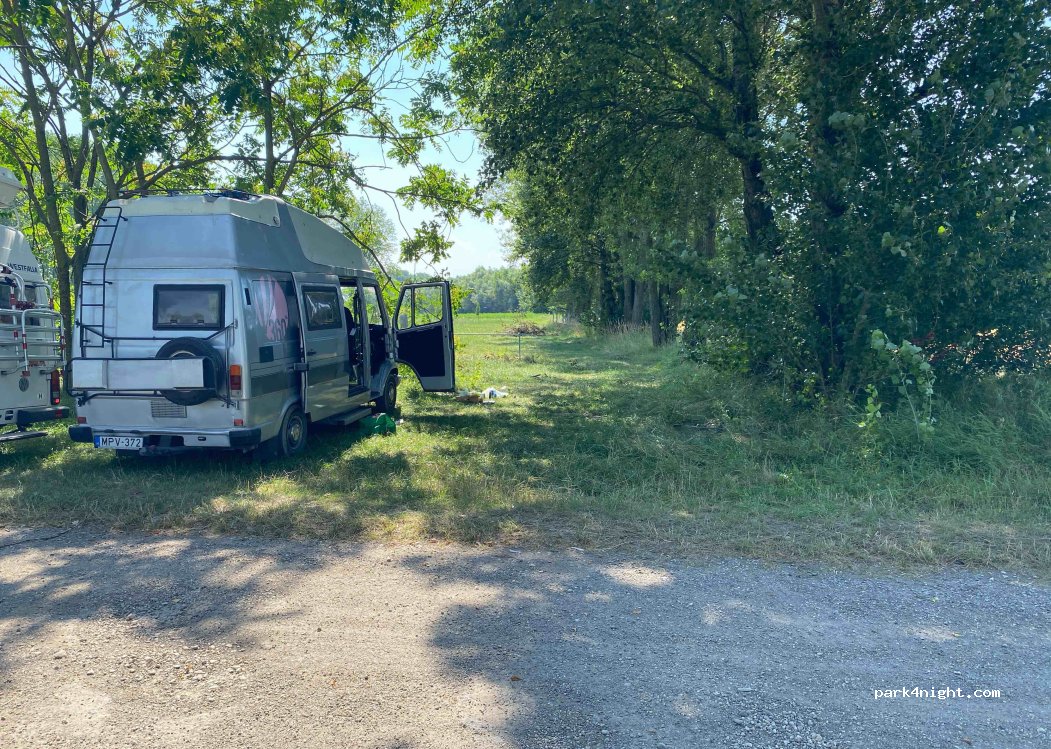 (946 03) Kolárovo - Unnamed Road — foto