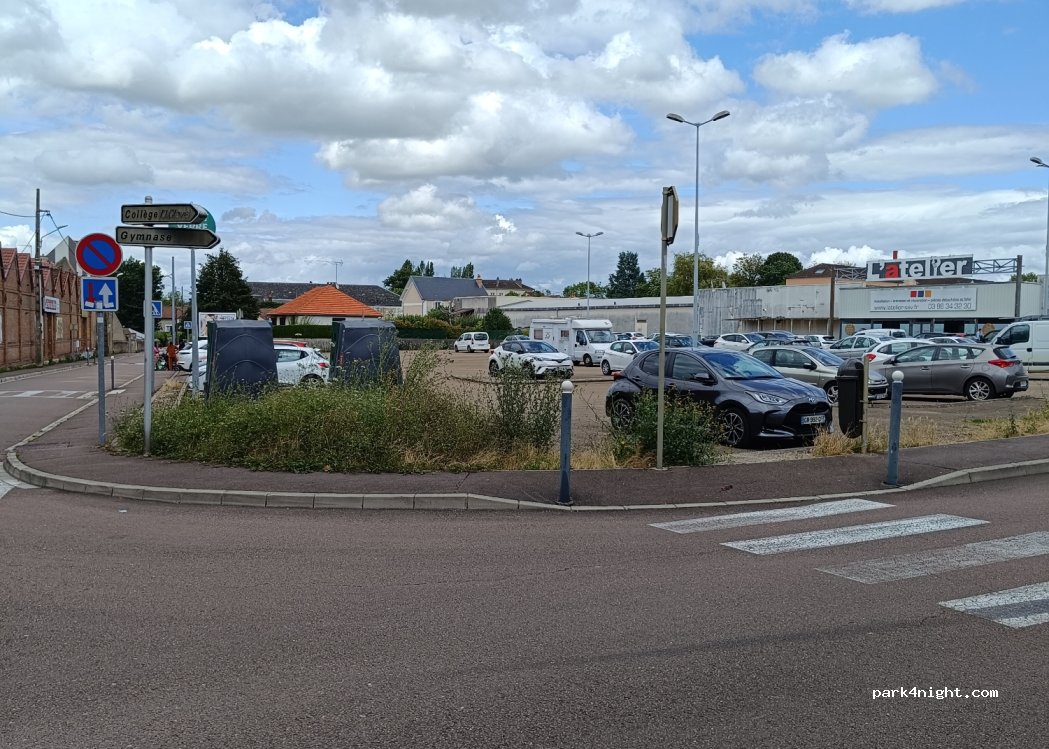 (89200) Avallon - 7 Rue des Prés — foto