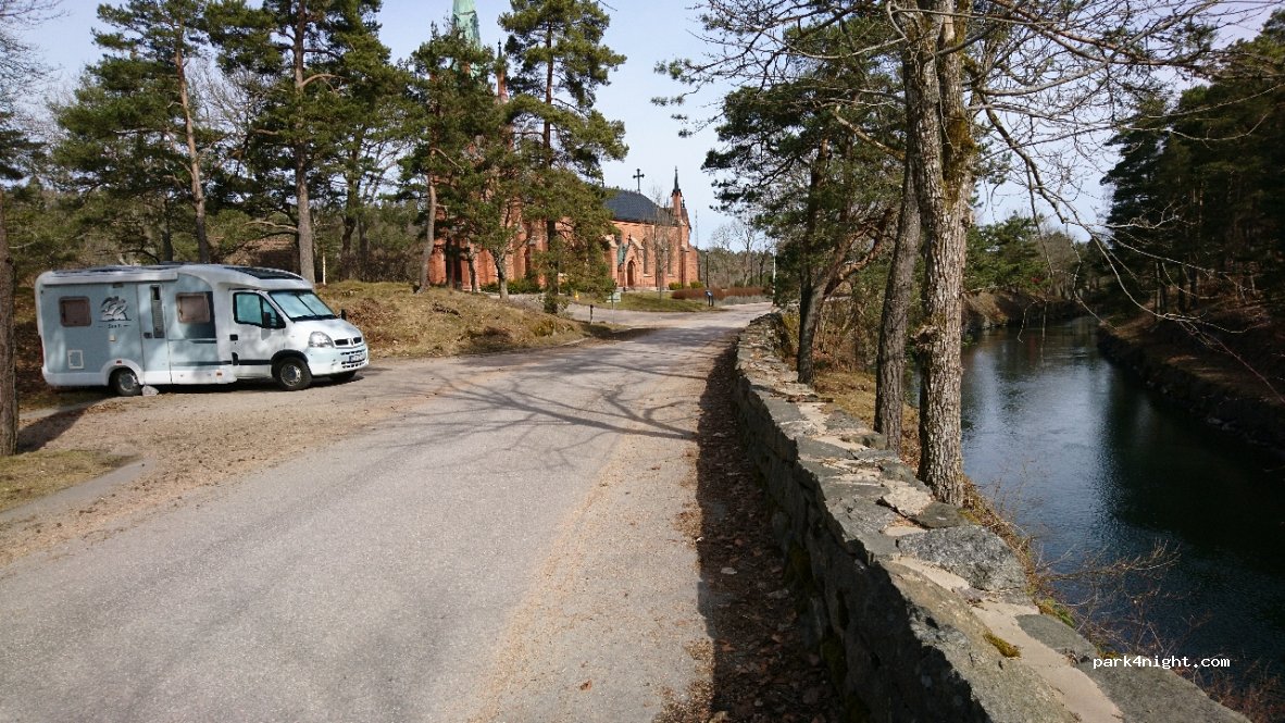 (461 34) Trollhättan - 3 Kyrkbrovägen — foto