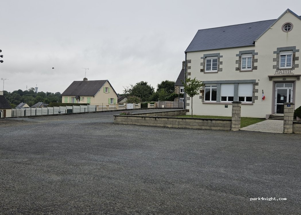 (50800) Villedieu-les-Poêles-Rouffigny - 7 Le Bourg — foto 2