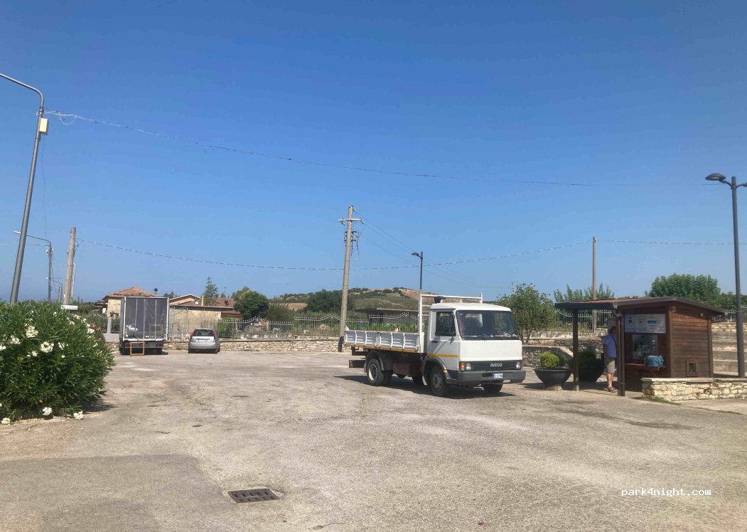 (84050) Terrone - 10 Strada Provinciale 137 — foto