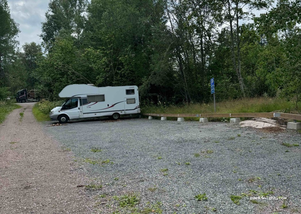 (763 91) Hallstavik - Västerbacken — foto