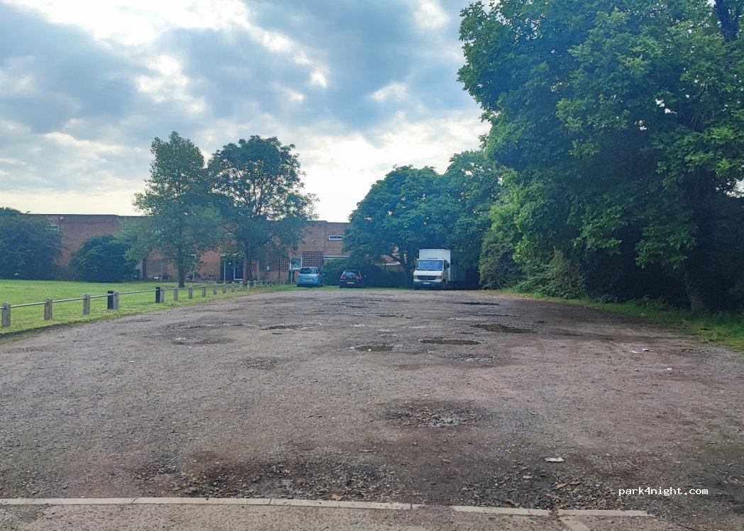 (TW19 7EX) Stanwell - 99 Falcon Drive — foto