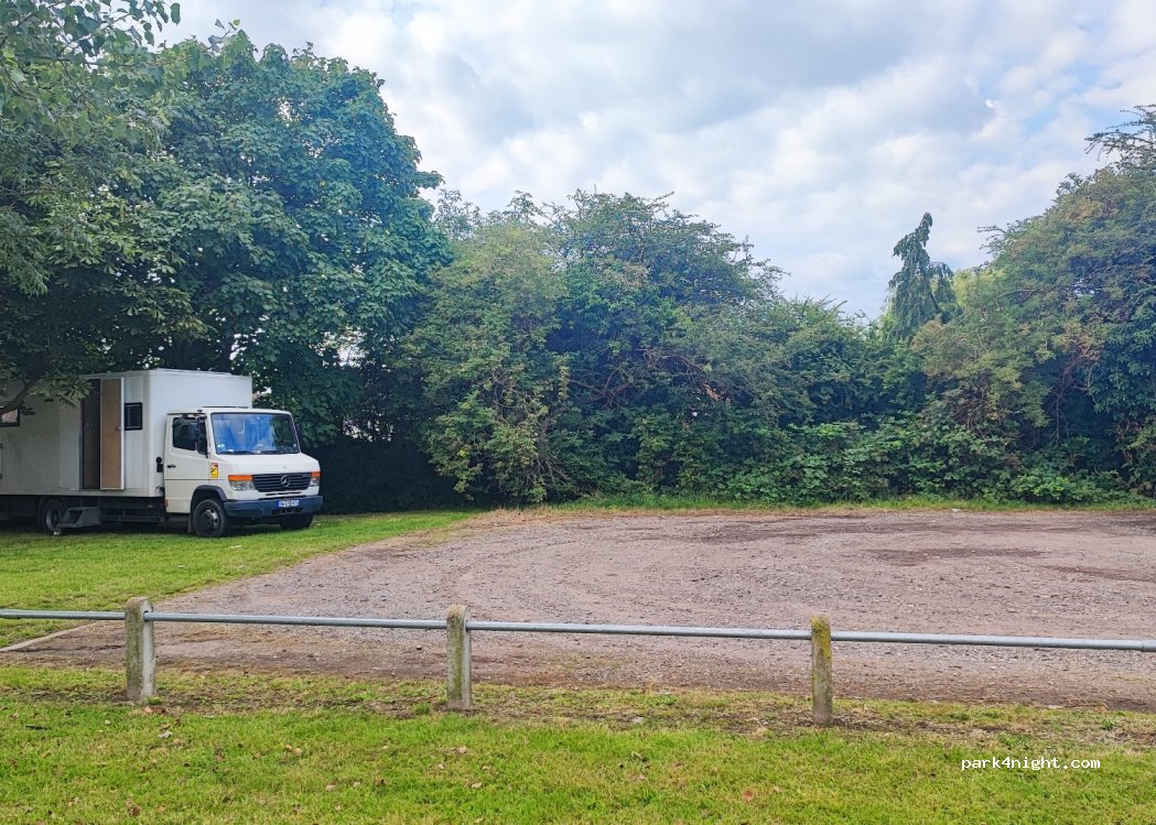 (TW19 7EX) Stanwell - 99 Falcon Drive — foto 3