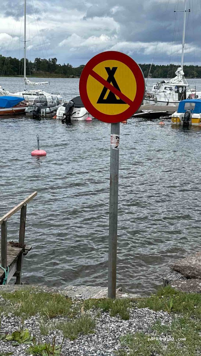 (185 32) Vaxholm - 18 Badhusgatan — foto