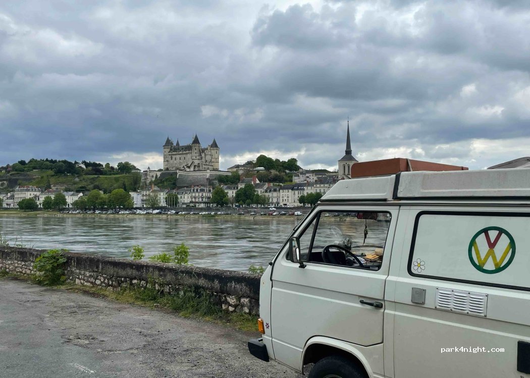 (49400) Saumur - 2-6 Quai de la Marine — foto 3