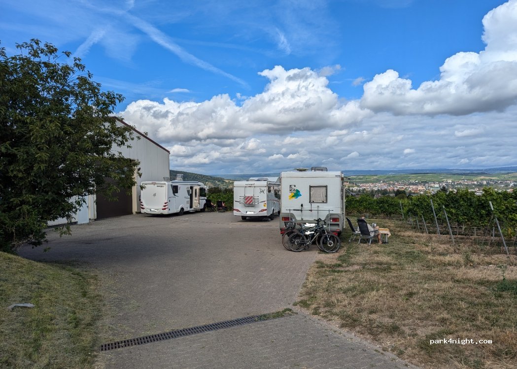 Wohnmobil- und Wohnwagenstellplatz — foto 4
