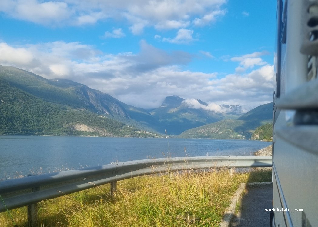 (6788) Innvik - Sekundær Fylkesveg 60 — foto
