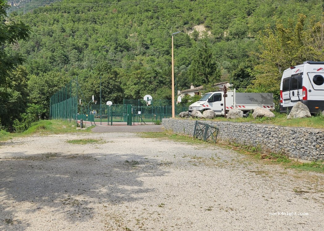 (06420) La Tour - 129 Roussillon — foto