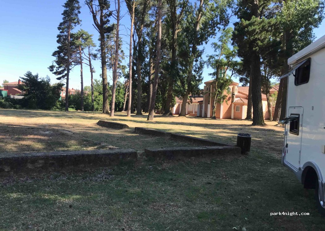 (34100) Saldaña - 29T Avenida de José Quintana — foto 3
