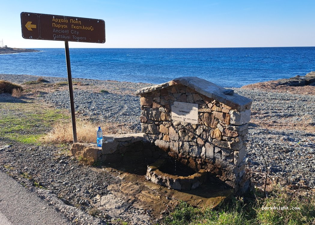 (680 02) Samothraki - Eparchiaki Odos Kamariotissas - Pigon Samothrakis — foto