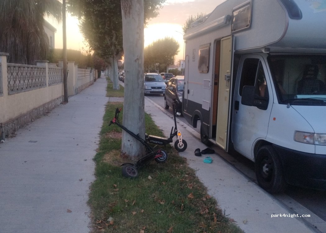 (17487) Empuriabrava - 4 Carrer de la Marinada — foto
