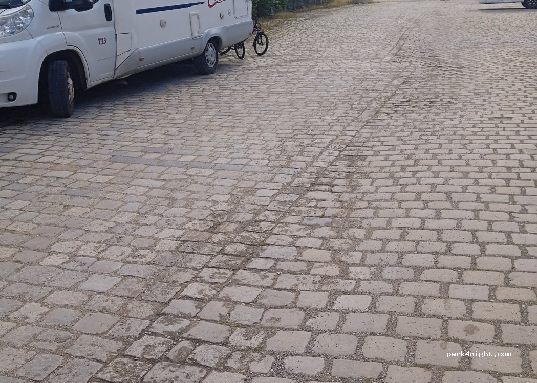 (90443) Nürnberg - 40 Kohlenhofstraße — foto 2