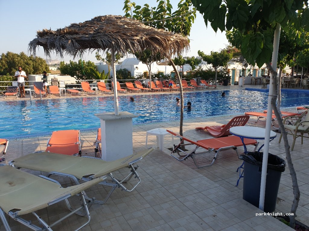 Santorin camping — foto 2