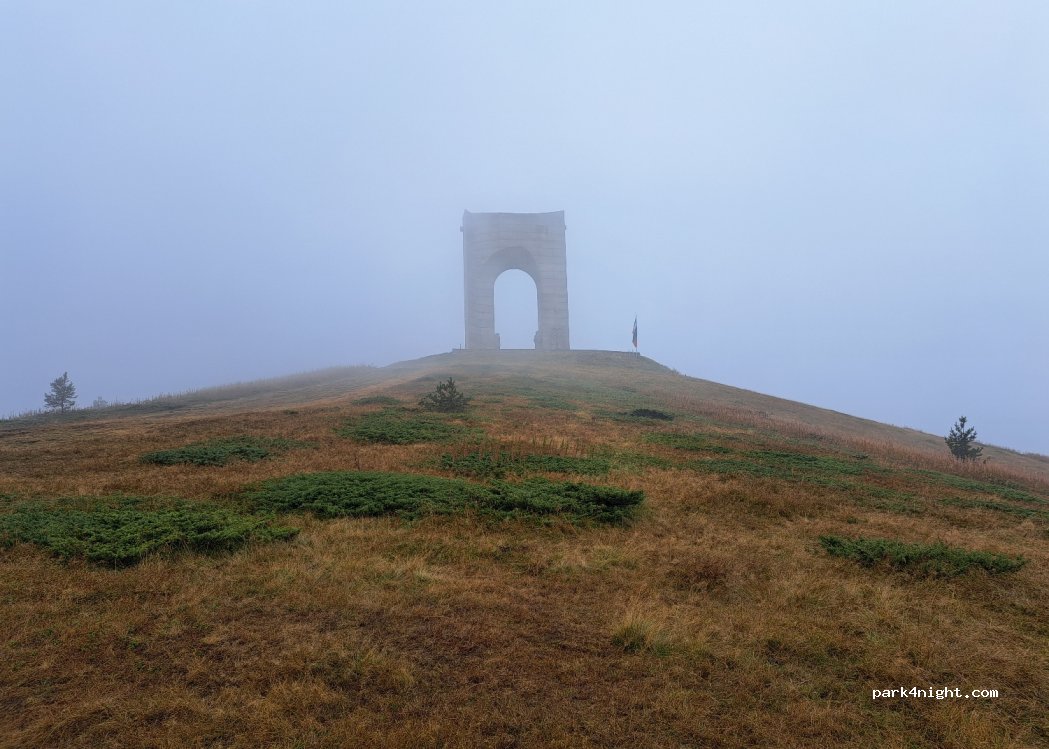 (5662) Chiflik - Unnamed Road — foto