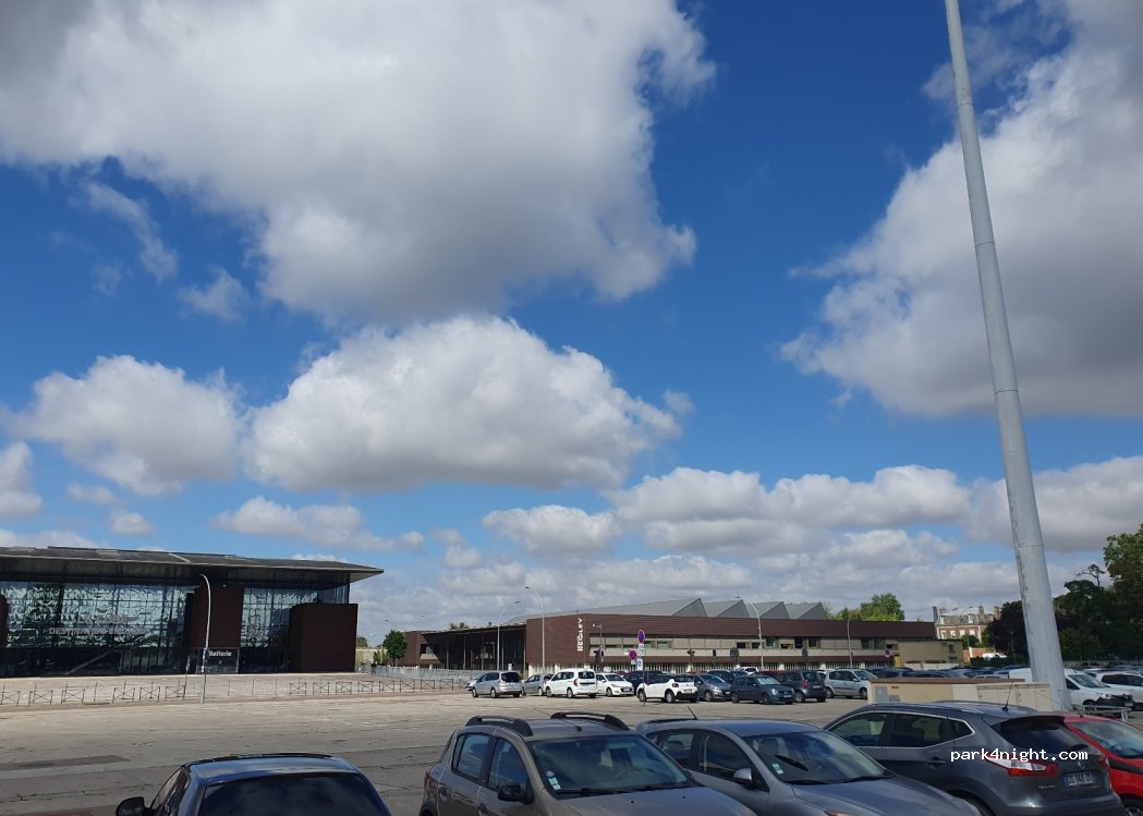 (10000) Troyes - 1 Boulevard du Général Charles Delestraint — foto 2