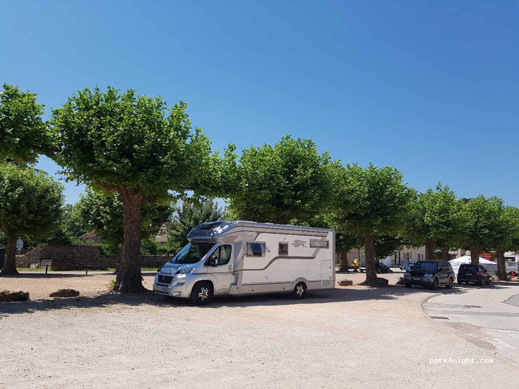 (71250) Salornay-sur-Guye - 6 Place Gandin — foto