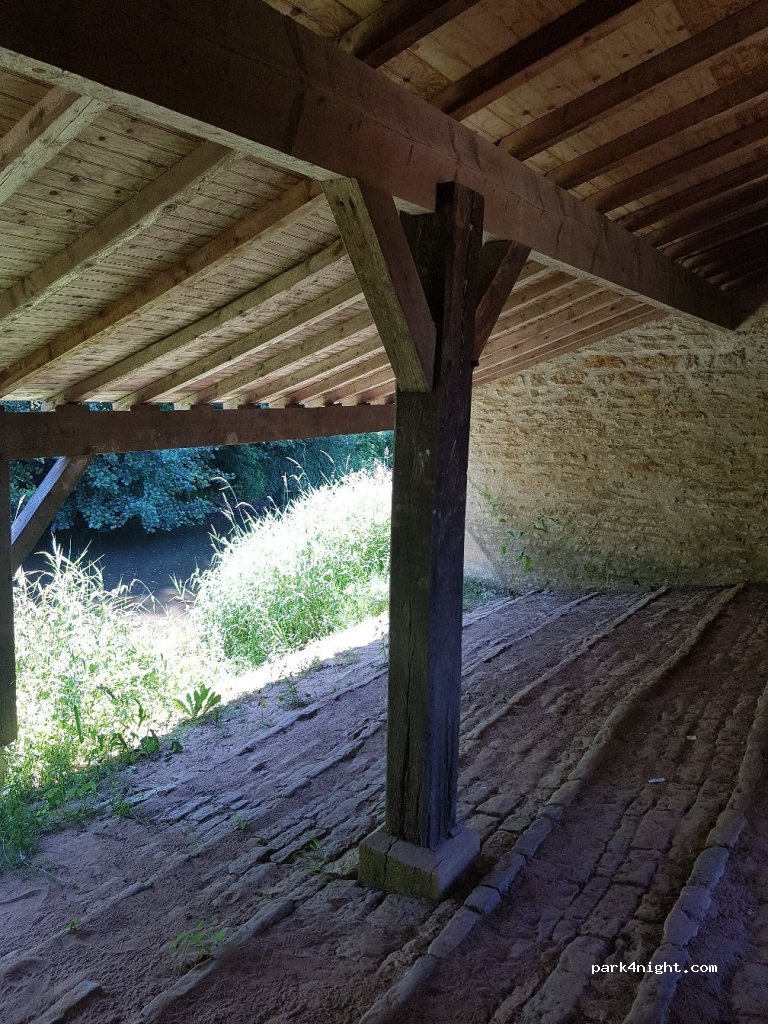 (71250) Salornay-sur-Guye - 6 Place Gandin — foto 3