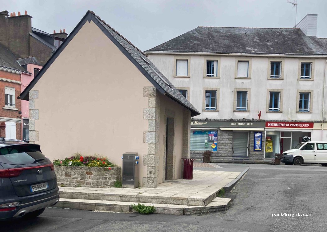 (56130) La Roche-Bernard - 159A Place Saint-Michel — foto