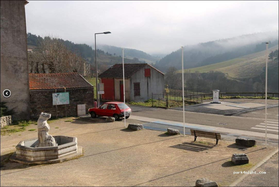 (07590) Saint-Étienne-de-Lugdarès - Le Village — foto