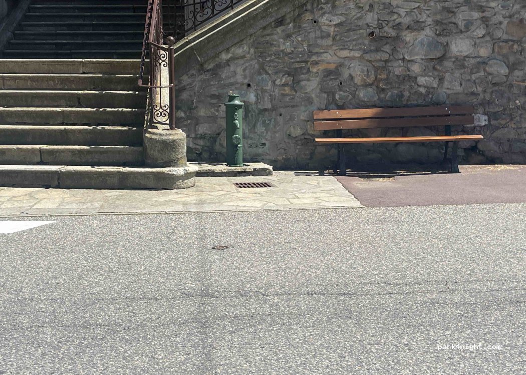 (73270) Beaufort - 25 Place de l'Église — foto