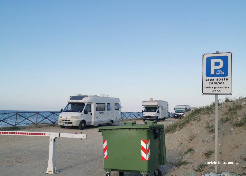 (71010) Chieuti - Via Nettuno — foto