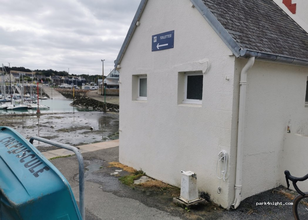 (22370) Pléneuf-Val-André - 34 Quai des Terre Neuvas — foto