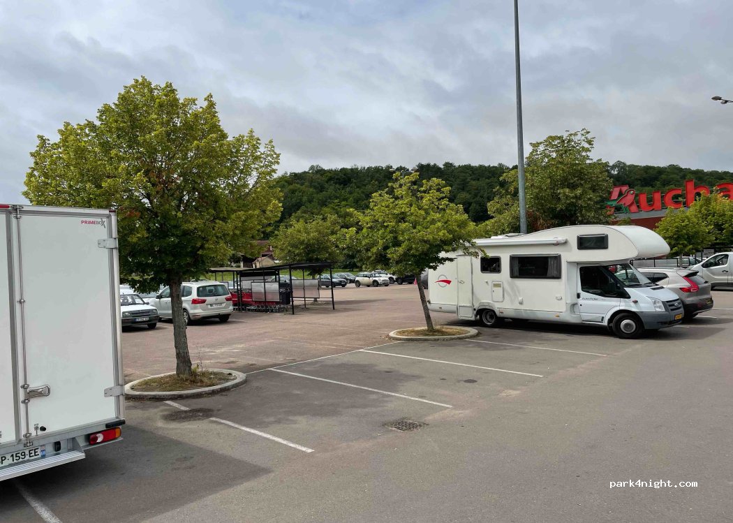 (89700) Tonnerre - Unnamed Road — foto
