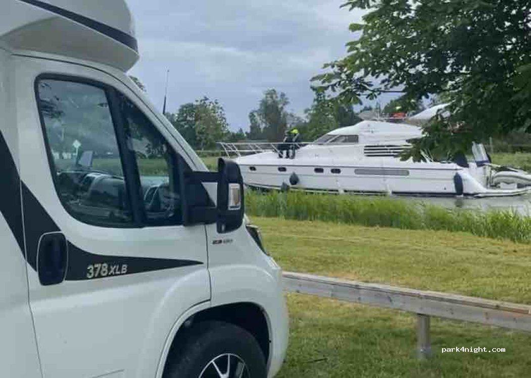 Husbil ställplats Lyrestad — foto 4