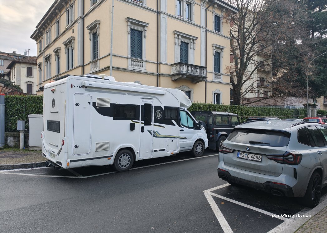 (22100) Como - 7 Via Francesco Petrarca — foto 4