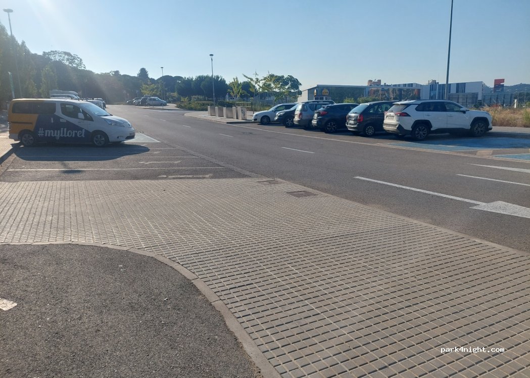 (17310) Lloret de Mar - 3 Avinguda de les Alegries — foto