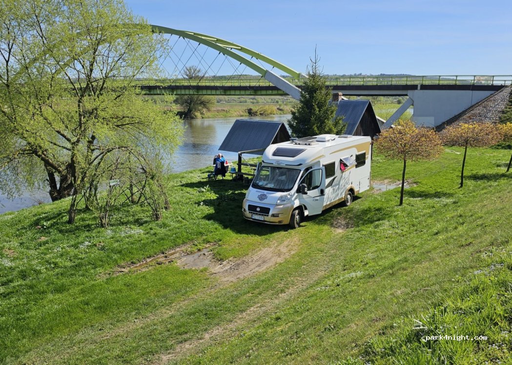 (37-741) Chyrzyna - Unnamed Road — foto