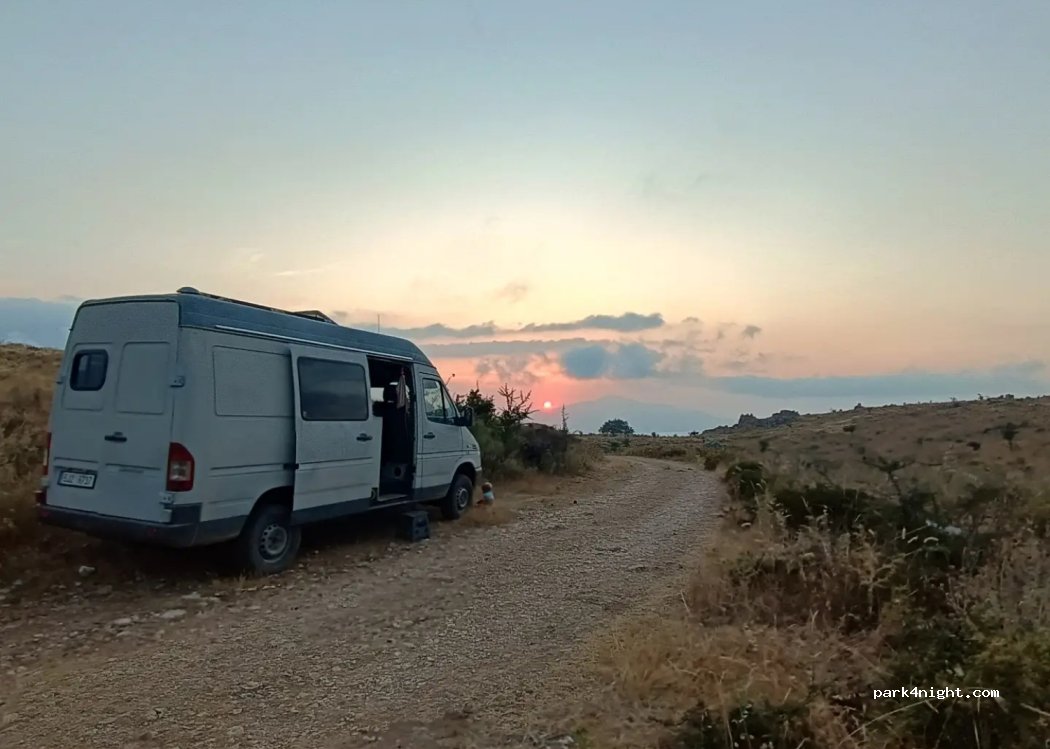 () Tragjasi i Vjetër - — foto