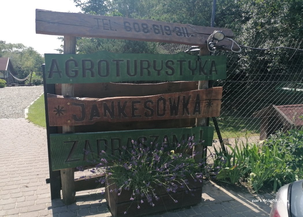 Maurella domek pod skarpą — foto