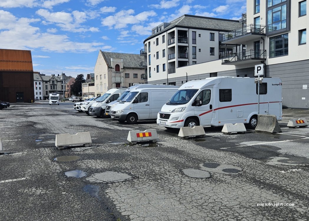 (6004) Ålesund - 15 Nedre Strandgate — foto