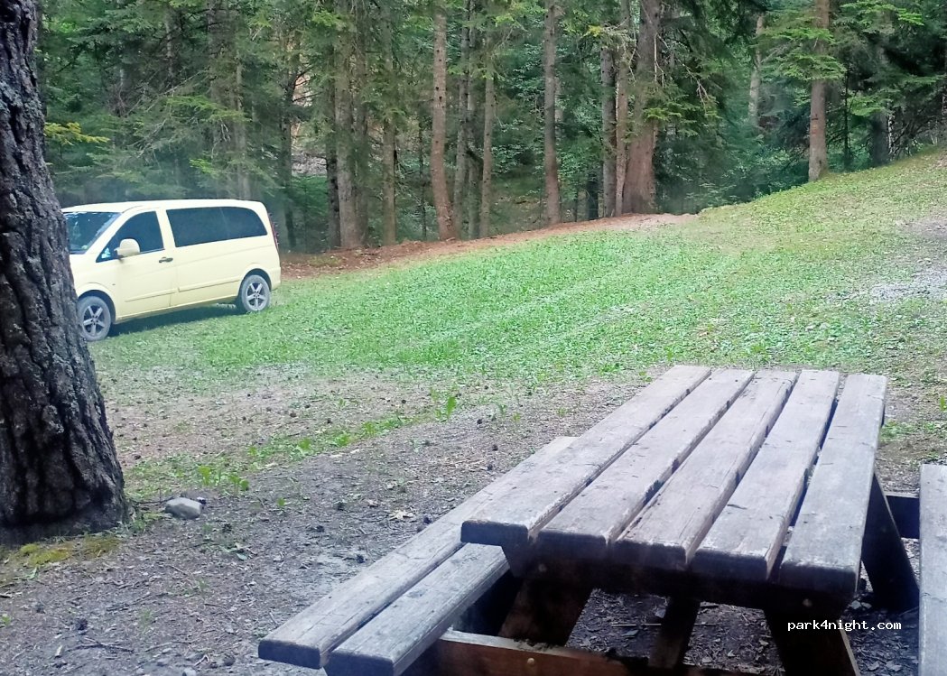 (05160) Savines-le-Lac - Unnamed Road — foto