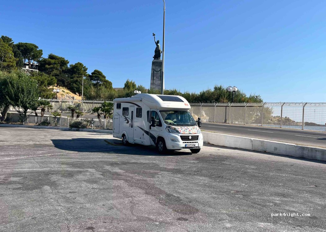 (811 00) Mitilini - Unnamed Road — foto