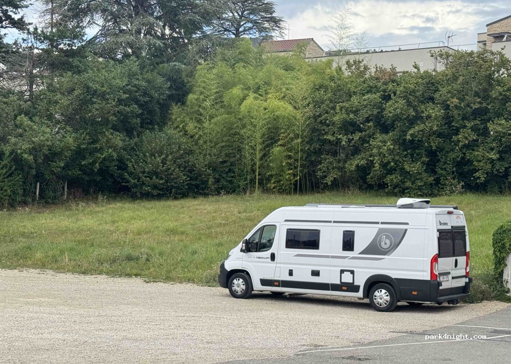 (01250) Ceyzériat - 1 Place Jean Moulin — foto 2