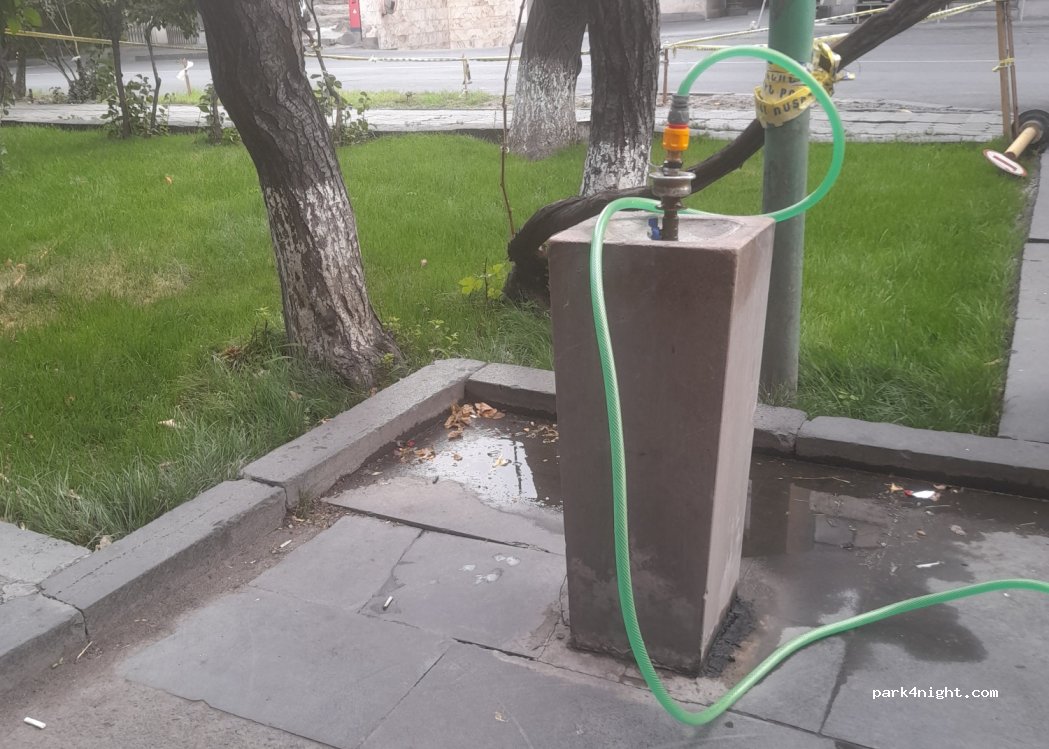(0002) Yerevan - 12-14 Derenik Demirtchyan Street — foto
