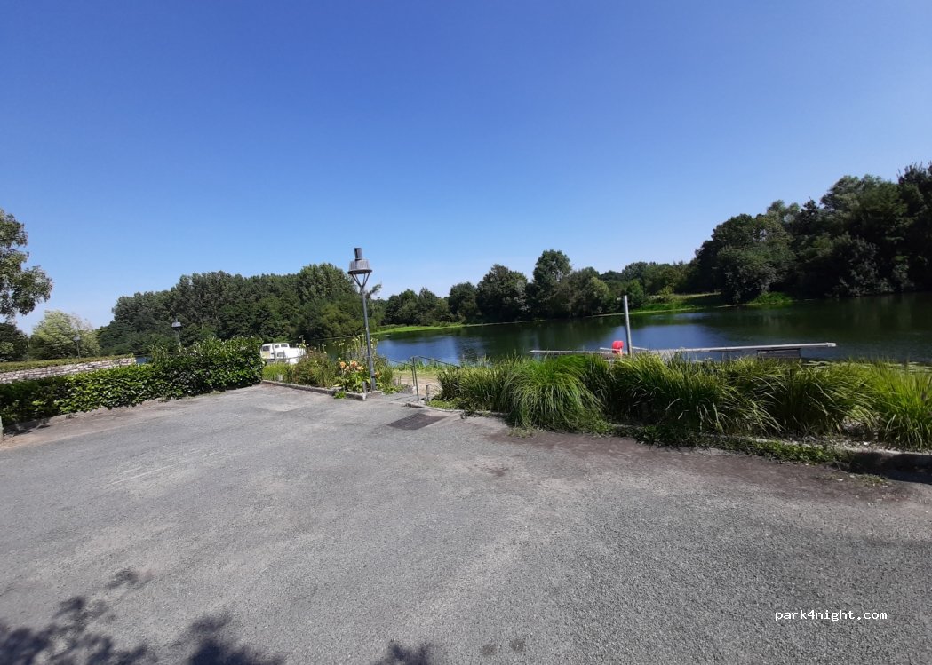 (49330) Brissarthe - 2-6 Place du Vieux Port — foto