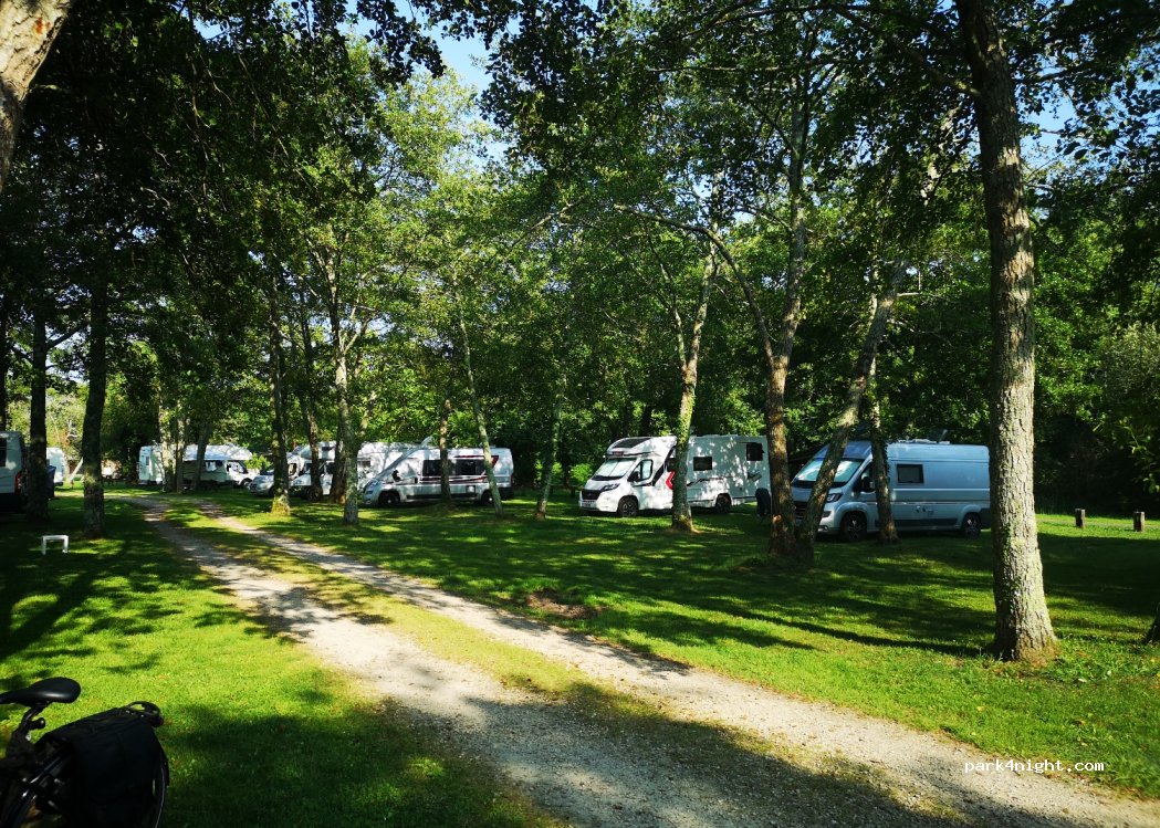 (40160) Gastes - Avenue du Lac — foto