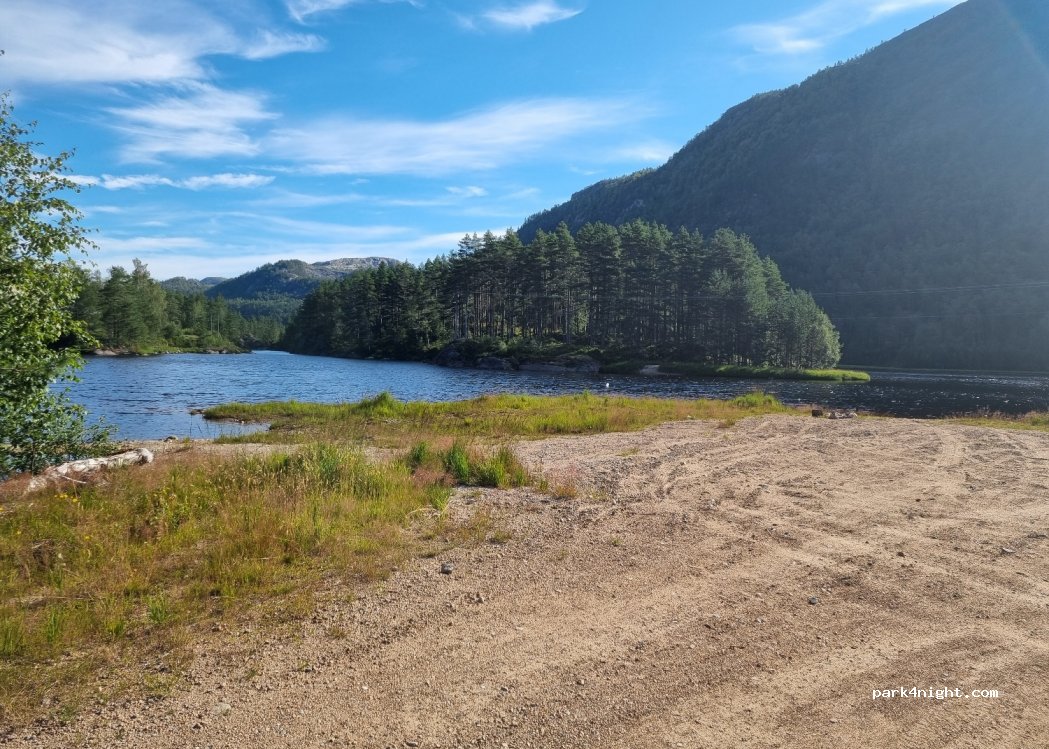 (4473) Kvinlog - Unnamed Road — foto