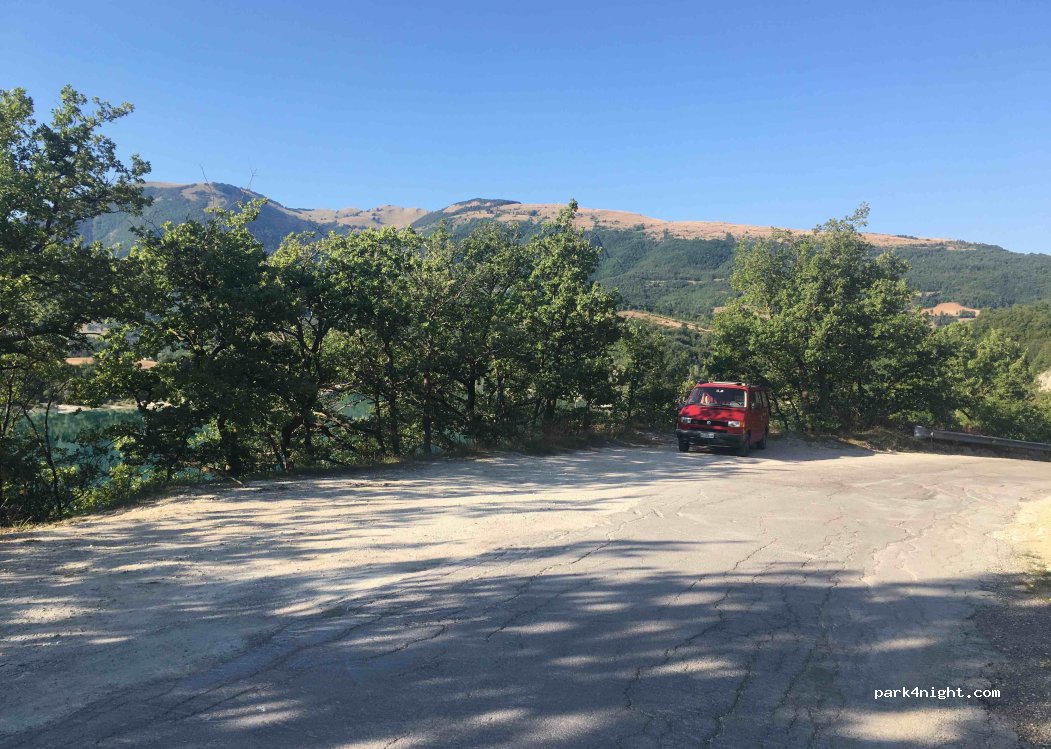 (62035) Fiastra - Unnamed Road — foto