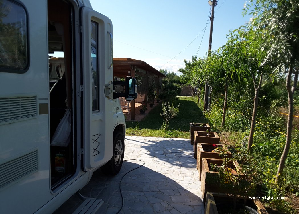 Bar Restorant Hotel Camping Natyra e Ishullit — foto 2