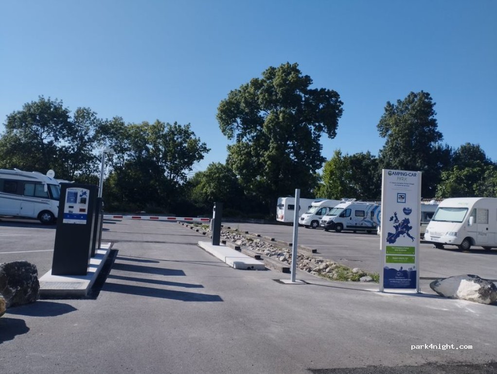 Aire de CAMPING-CAR PARK de Cognac (Charente) — foto