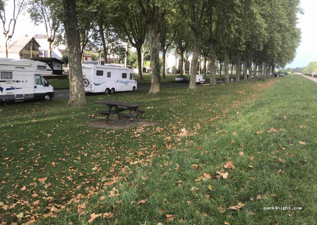 (45100) Orléans - 15 Avenue du Champ de Mars — foto 4