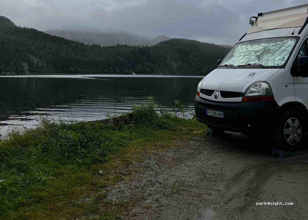 (7985)  - 48 Sjøbakkvegen — foto 2