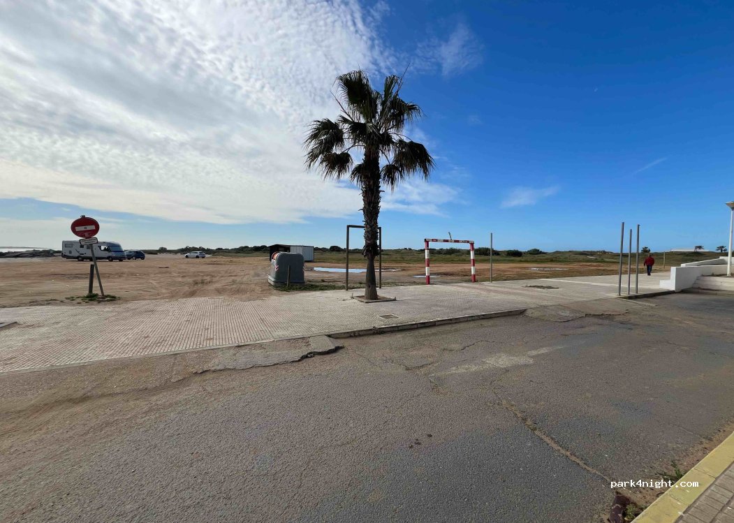 (21100) Punta Umbría - Calle Canaleta — foto 5